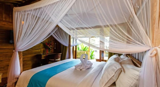 Бунгало Deluxe с балконом и с видом на внутренний двор Bali Natha Beach Front