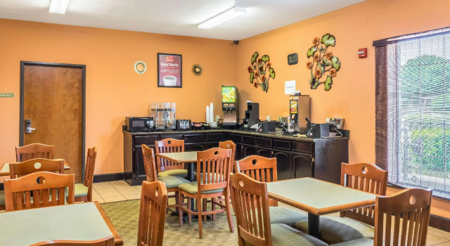 Четырёхместный люкс AmericInn by Wyndham New Braunfels