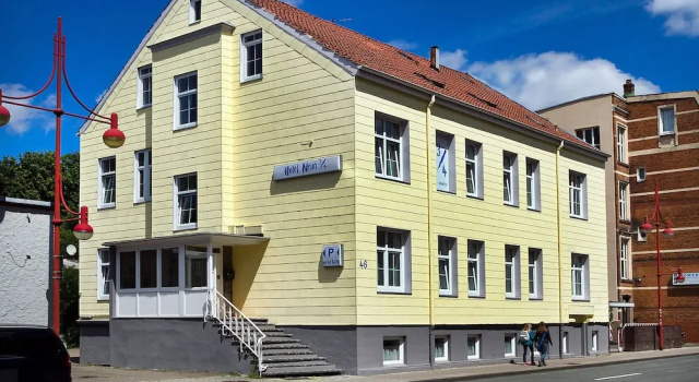 Hotel Neun 3/4, Забронировать Отель Отели и гостиницы Целле, рядом с Герцогский замок в Целле, Отель