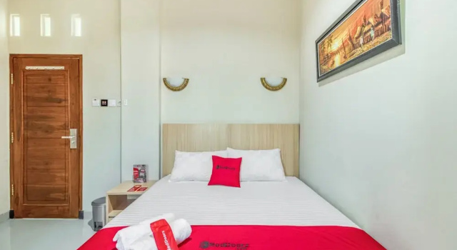 Wini Backpacker Hostel by RedDoorz, Book Hostel / Vandrerhjem Tegalrejo 