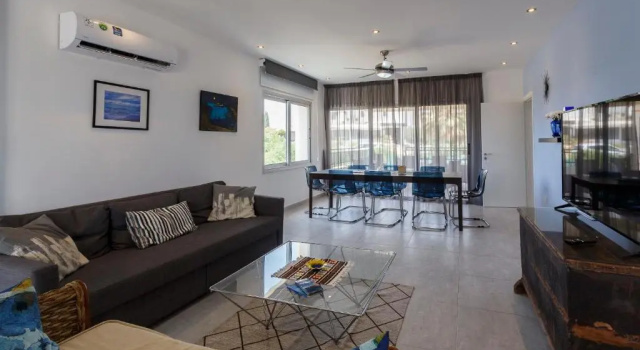 Апартаменты Sea Breeze Apartments - 3 Bedroom Apartment