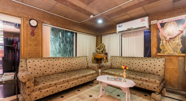 OYO 8998 Hotel Aayash