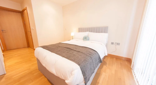 Spacious Riverside Flat for 4 in Stratford, Rezervați Apartament Londra Greater London