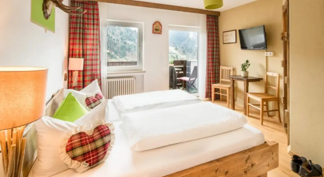 Двухместный номер Standard с видом на горы Zur Schönen Aussicht Hotel garni