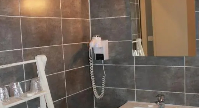 Трёхместный номер Standard Hôtel de La Beauronne