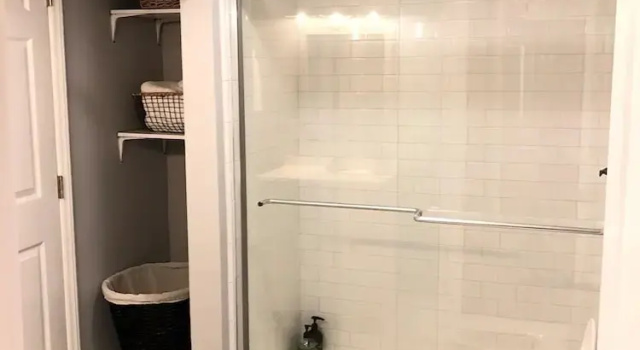 Апартаменты Recently Renovated Chic Durham Farmhouse