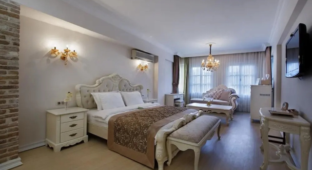 Полулюкс Lavin Suites Hotel