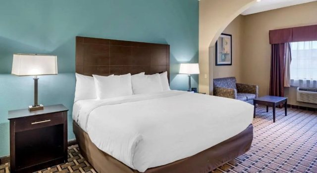 Люкс Comfort Suites Clovis North