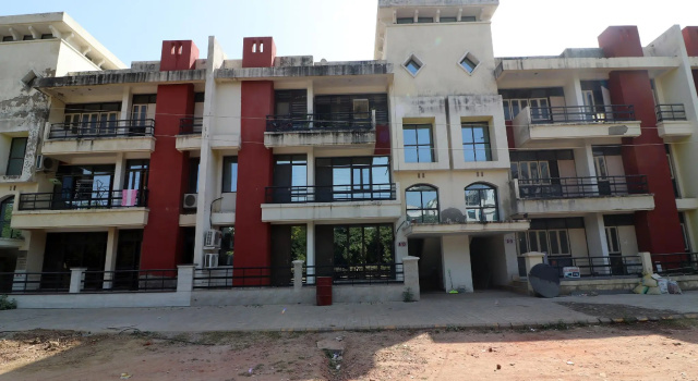 OYO 23221 Amigos Suites