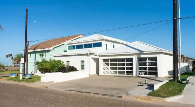 Коттедж Adams St Channel House 3 Bedroom Home