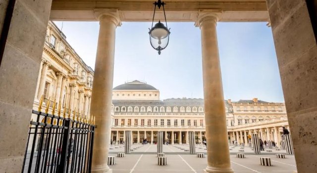 Luxury 6 Bedroom 5 bathroom Palace Apartment - Louvre View, Забронировать Апартаменты/квартира Париж Иль-де-Франс