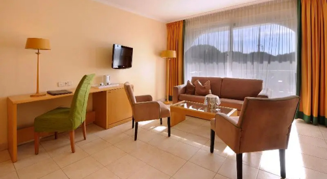 Двухместный номер Standard с балконом Van der Valk Hotel Barcarola