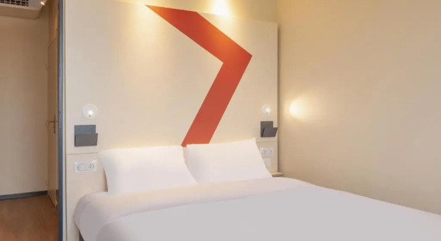 Четырёхместный семейный номер Standard Hotel ibis Mont De Marsan