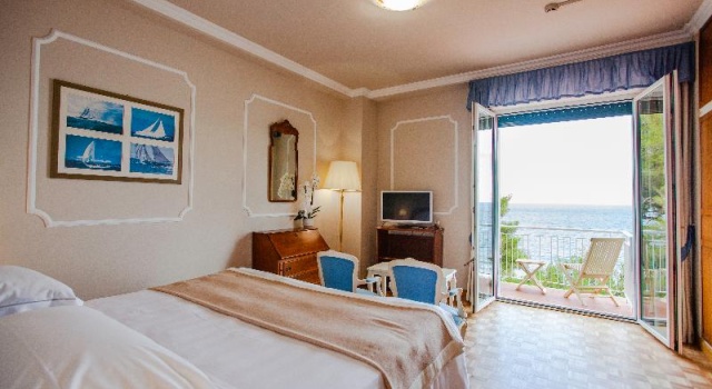 Двухместный номер Standard Diana Grand Hotel