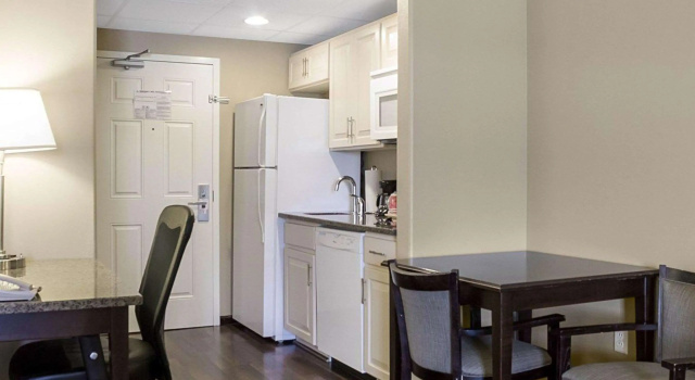 Четырёхместный люкс MainStay Suites Bismarck