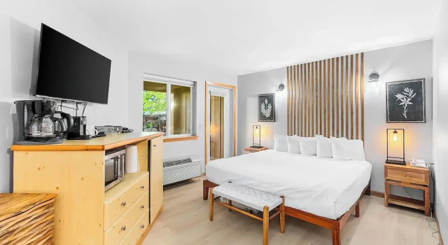 Студия Classic Snowstorm Studio at Icicle Village with pool and hot tub