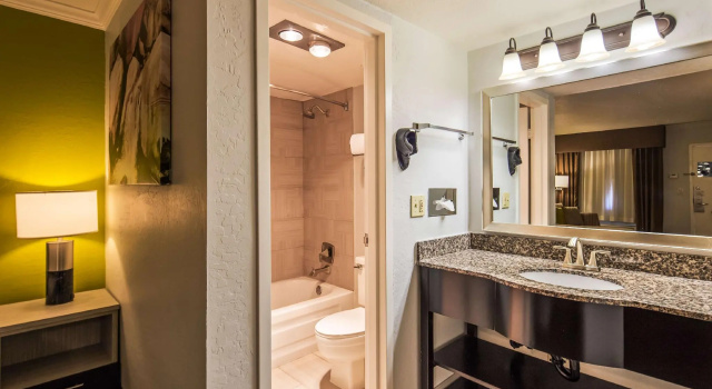 Двухместный полулюкс с 2 комнатами SureStay InnSuites Phoenix Hotel & Suites by Best Western