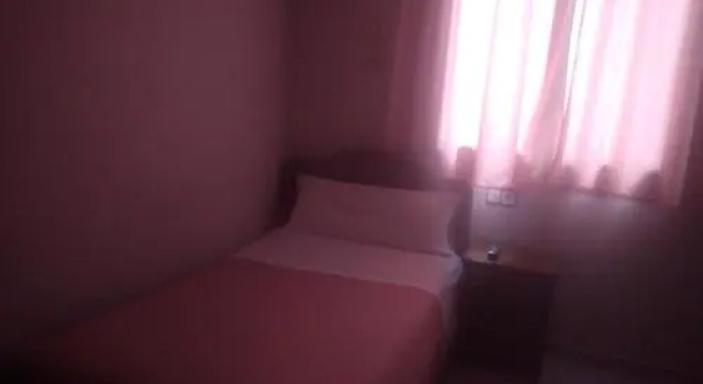 Hostal Gaudí, Забронировать Отель Отели Мадрида с парковкой, рядом с Neptuno Square, Парковка