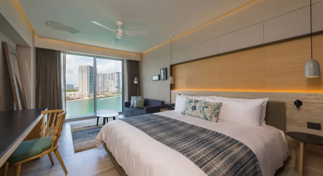 Двухместный номер Guest с балконом и with marina view Renaissance Cancun Resort & Marina