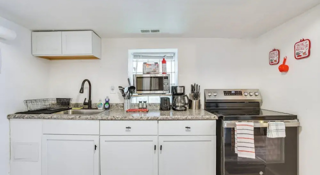 Апартаменты Near Uchicago: Dog-friendly Apt w/ Yard