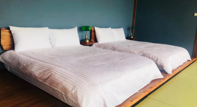 Четырёхместный номер Standard с видом на озеро Yue Lake Backpackers