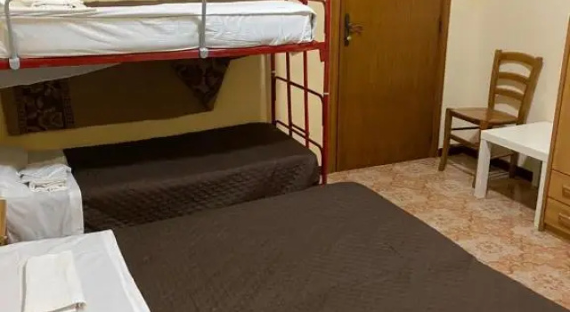 Четырёхместный номер Standard Hotel Attico