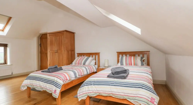 Far House, Book Hotel High Peak Merseyside