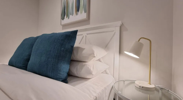 Luxe Apt w Harbour-Sunset Views -Parking, Забронировать Апартаменты/квартира Отели региона Окленда с парковкой, Парковка