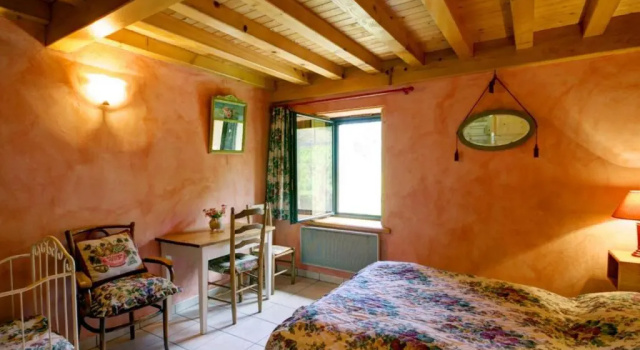 Gîte Authentique à Marols, 6 Pers., Confort & Nature - FR-1-496-1, Забронировать Отель Сен-Сир-Ле-Винь 