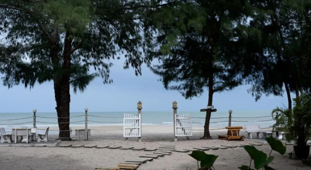 Baan Kratom Tong by the sea