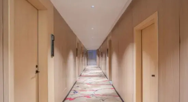 Jianshui Home Inn UP Huayi Collection Hotel (Jianshui High-Speed Railway Station Passenger Station), Rezerwuj Hotel Hotele w Yunnan z parkingiem, Parking
