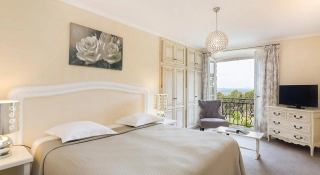 La Bastide De Tourtour Hotel & Spa, Забронировать Курортный отель Отели Hautes-Alpes с бассейном, Бассейн