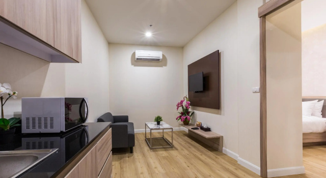 Номер Standard Leela Orchid Hotel