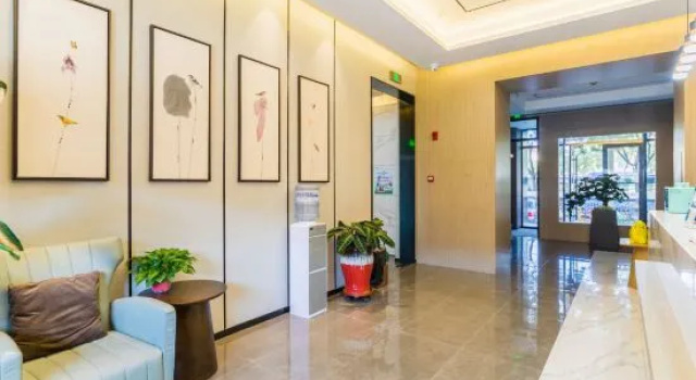 Zhanghe Hotel (Hohhot Railway Station Hailiang Square)