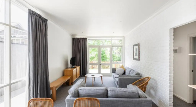 Апартаменты Lorne Hotel