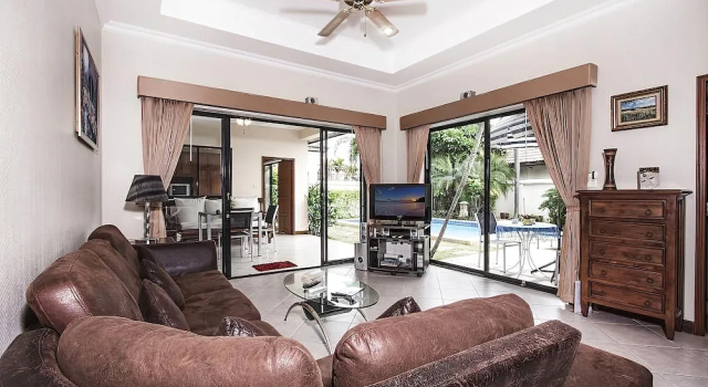 Villa La Fleur 2 bedrooms close to Jomtien Beach Pattaya, Забронировать Вилла Виллы провинции Чонбури, Вилла