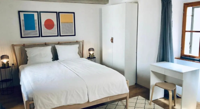 SeaYou!***Charming 1-bedroom rental unit in the old city center of Cres