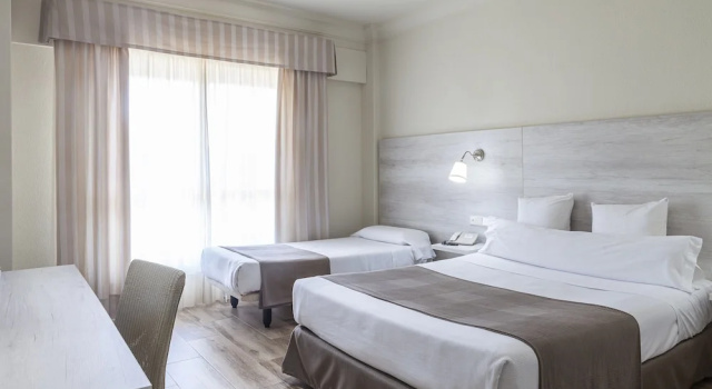 Трёхместный номер Standard Hotel Jerez & Spa