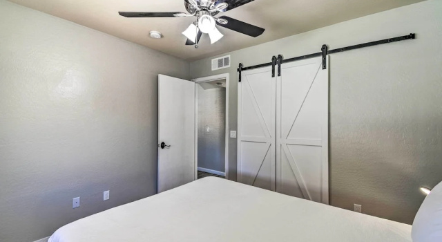 Bright Surprise Home w/ Pool, Near Spring Training, Забронировать Дом для отпуска Сюрпрайз Phoenix Metropolitan Area