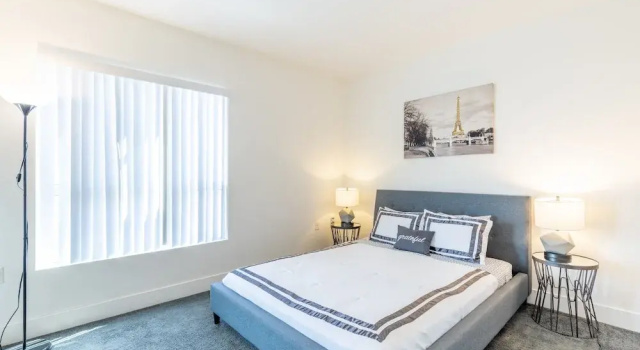 3br Fully Furnished Apartment On Sunset Blvd 3 Bedroom Apts by RedAwning, Забронировать Апартаменты/квартира Отели Большого Лос-Анджелеса с парковкой, Парковка