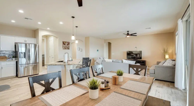 Hot Tub & Foosball Table: Lake Havasu City Home, Забронировать Дом для отпуска Отели Лейк-Хавасу-Сити с парковкой, Парковка