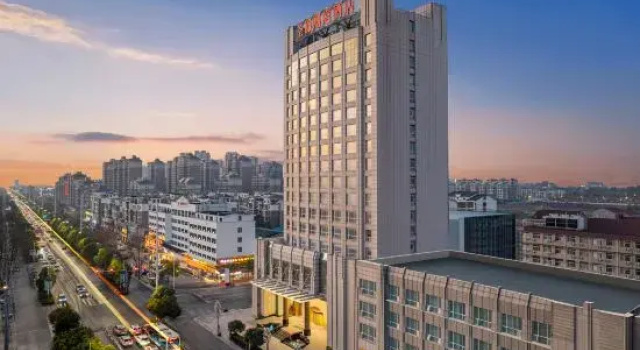 Phoenix Court Hotel (Jingzhou Ancient City Changjiang University), Забронировать Отель Джин-Чжоу Хубэй