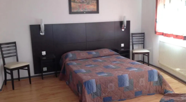 Трёхместный номер Standard Enzo Hotels Bulgneville