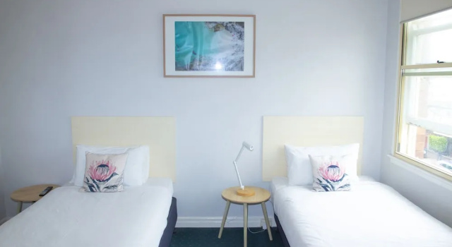 Четырёхместный номер Standard Grand Hotel Rockdale