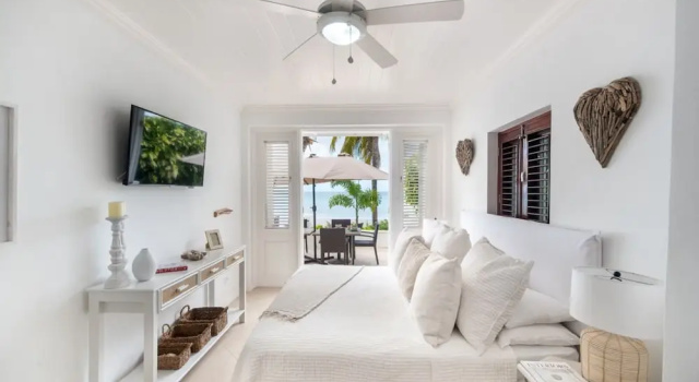 Коттедж Exceptional Beachfront Living - Milord Sunsets 3 Bedroom Home by Blue Sky Luxury