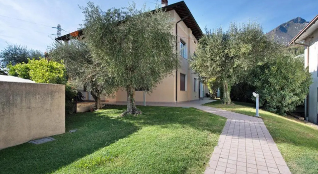 Garda Resort Appartamento 4, Забронировать Курортный отель Отели Ломбардии с парковкой, Парковка