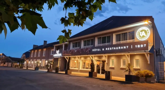 Logis Hôtel l'Amandier, Забронировать Отель Морлаас Pyrénées-Atlantiques