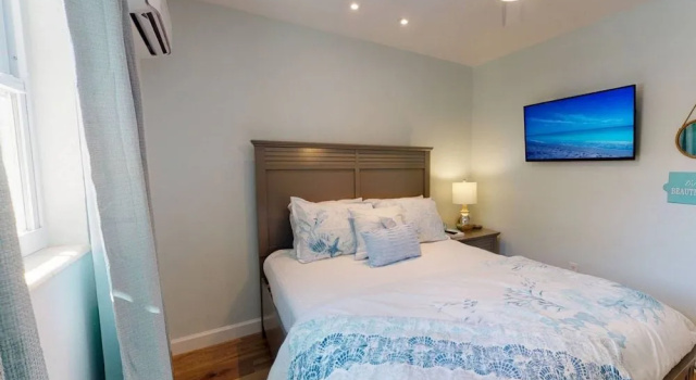 Modern Grove Beautiful 3 Bedroom Home, Забронировать Апартаменты/квартира Отели Сарасота с бассейном, рядом с Bee Ridge Square, Бассейн