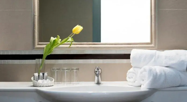 Четырёхместный номер Standard с балконом Hotel Plaza Cavana