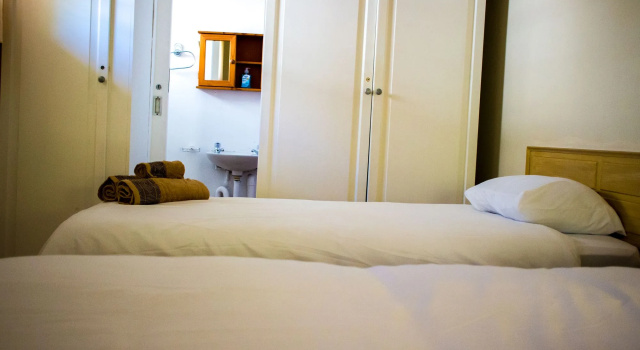 Jessicas Self-catering, Забронировать Отель «постель и завтрак» Отели Дурбана 3 звезды, 3*